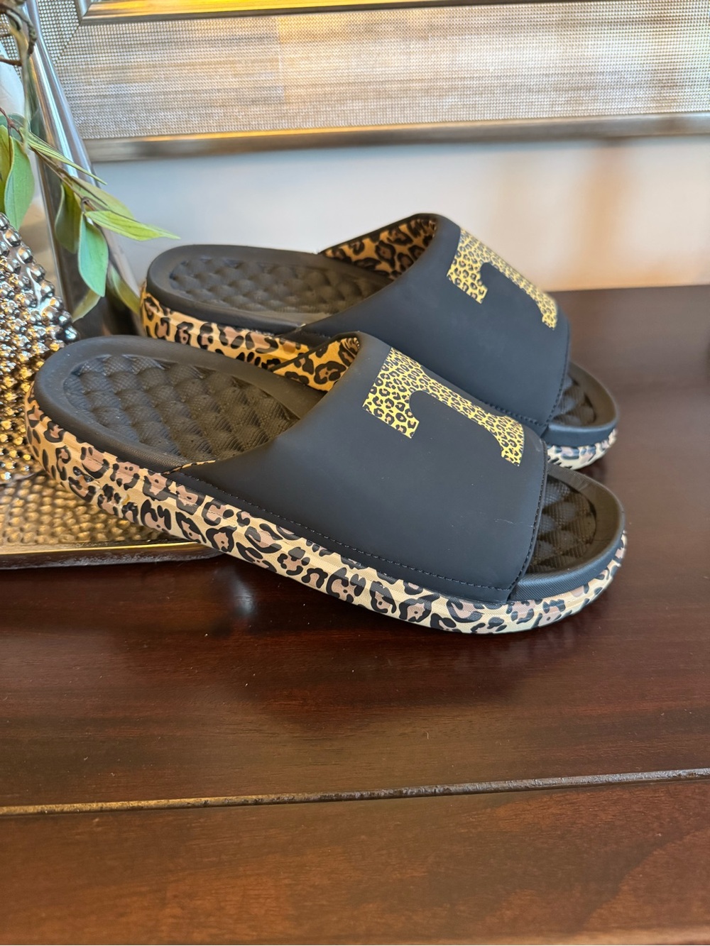 TN Vols Leopard Slides Size 7